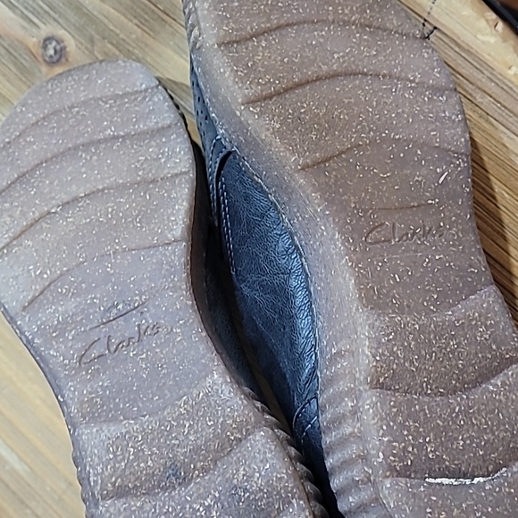 Comfy Clarks black moccasins - Picture 12 of 16